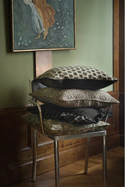 Kuddfodral 45x45cm - Velvet With Ruffle - Moss Green