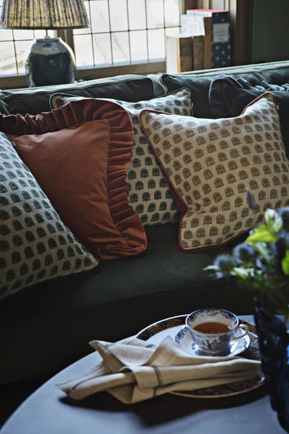 Kuddfodral 45x45cm - Velvet With Ruffle - Amber