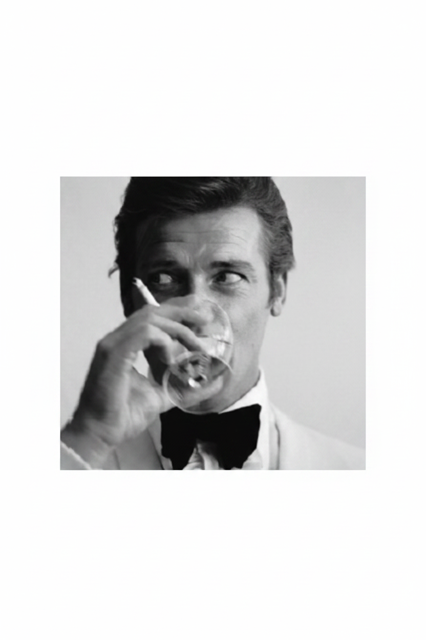 Tavla 50x50cm - Roger Moore Drinking