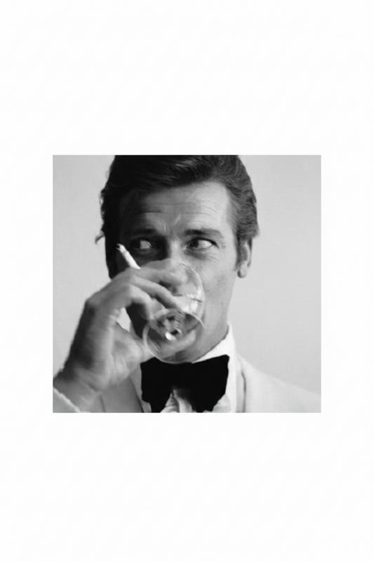 Tavla 50x50cm - Roger Moore Drinking